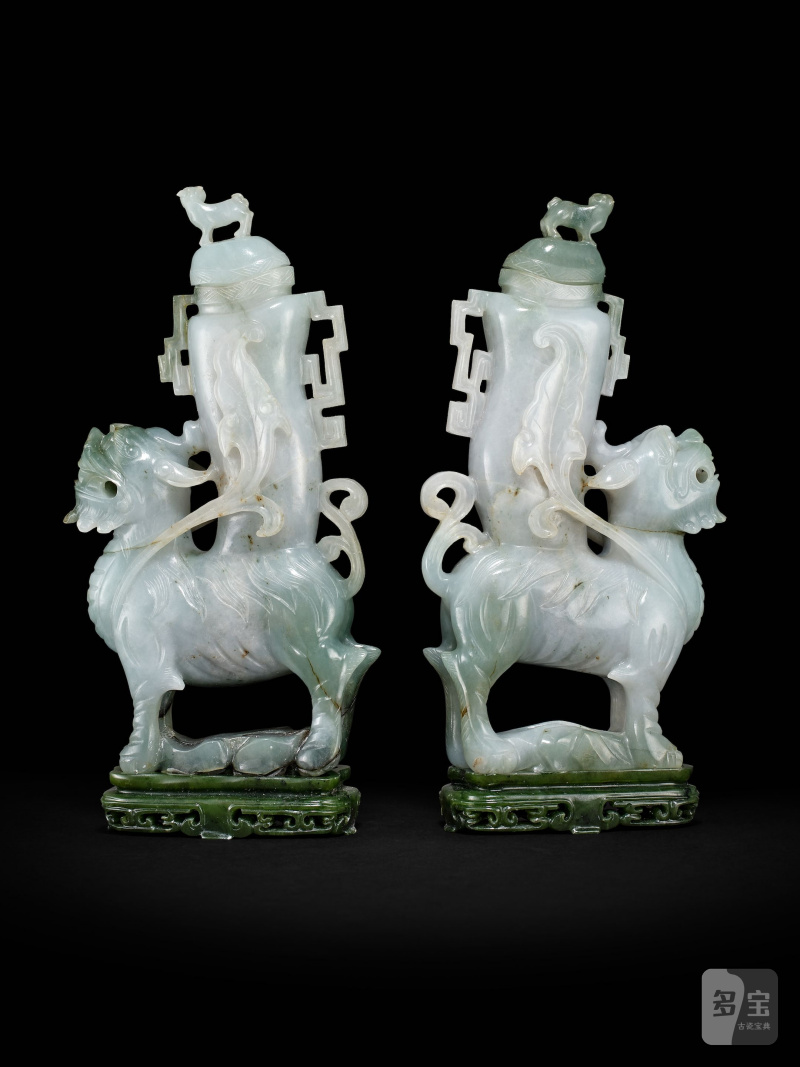 清末/民國　翡翠雕瑞獸蓋瓶一對 | A PAIR OF JADEITE 'MYTHICAL BEAST' VASES AND COVERS - 图4